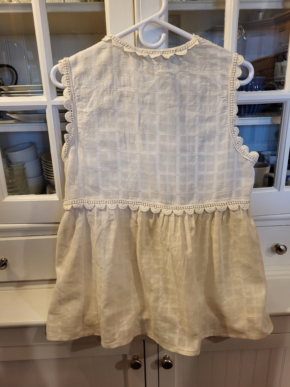 Max Studio Cream Lace Trim Sleeveless Top - Picture 2 of 3